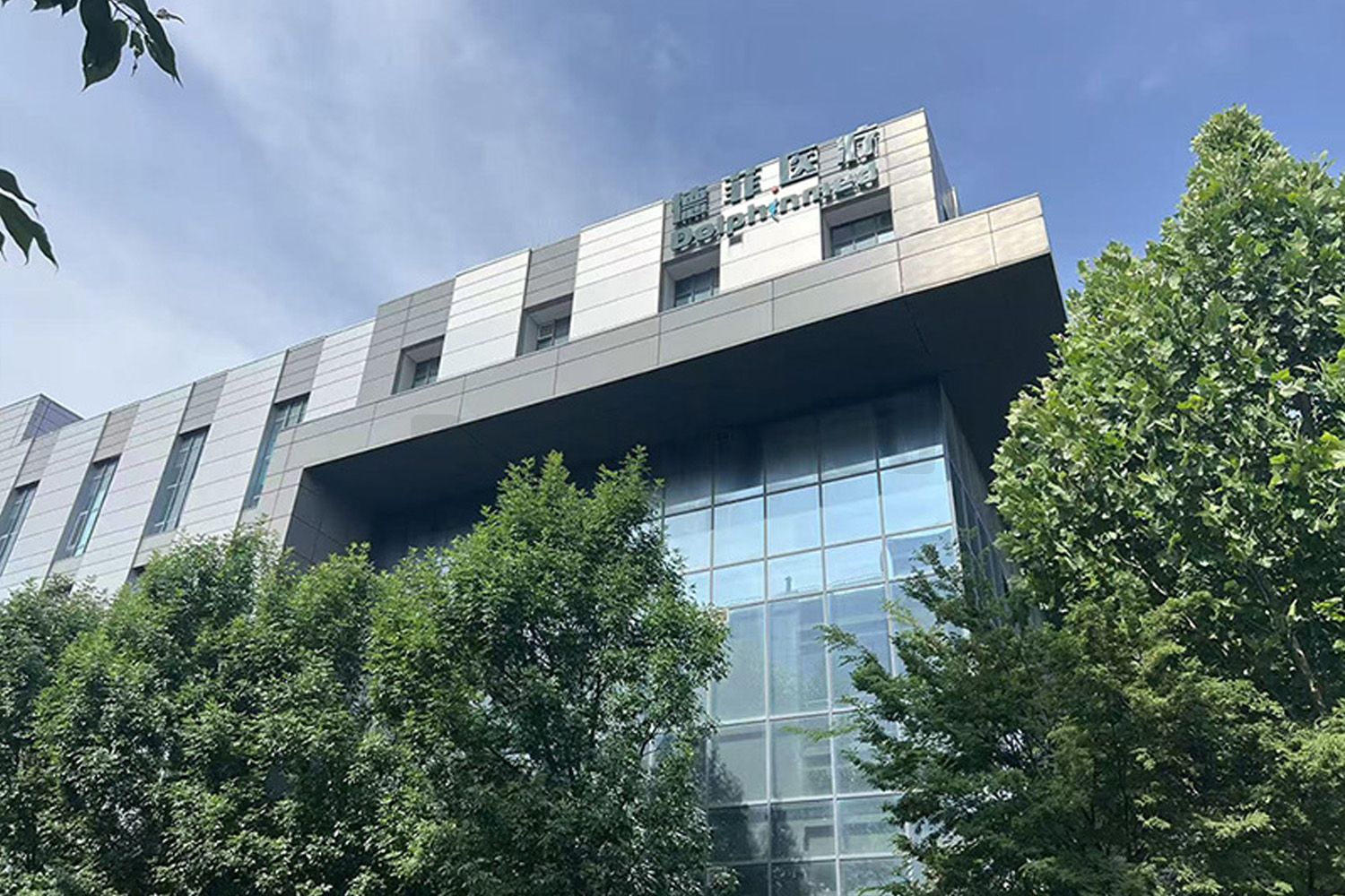 Dolphinmed Factory