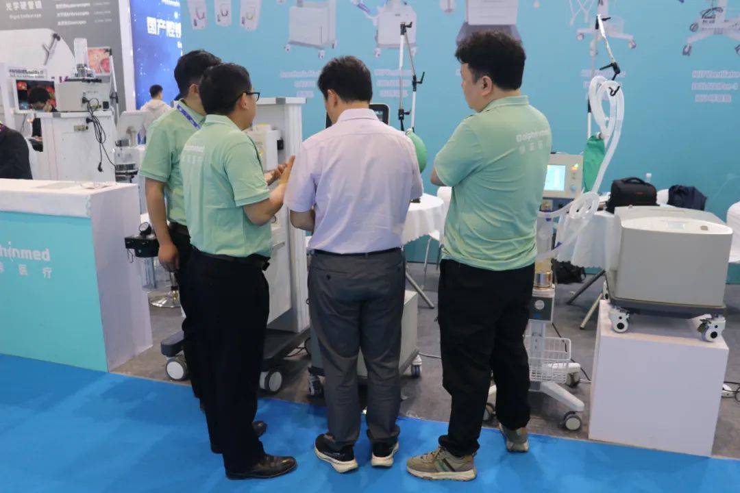 Dolphinmed shone on the first day of CMEF! The smart ventilator has set a new benchmark, and the launch of the high-end anesthesia workstation has ignited excitement among attendees.