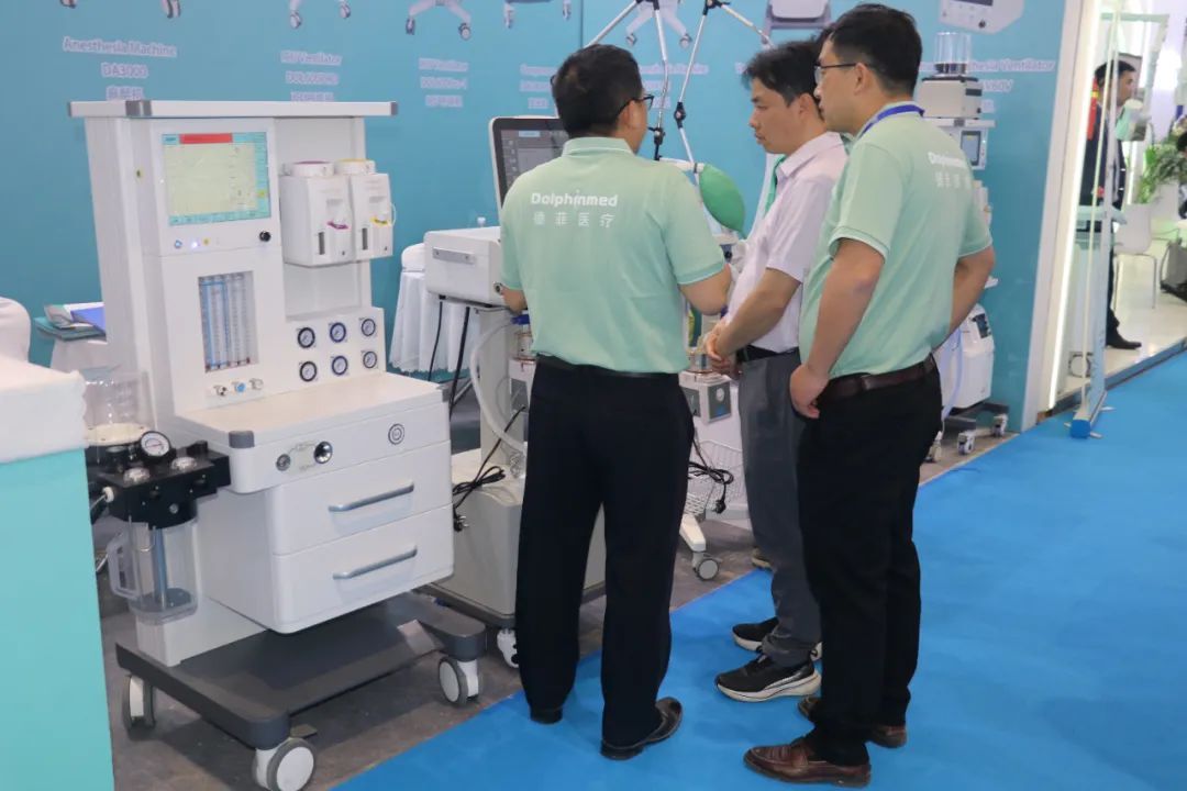 Dolphinmed shone on the first day of CMEF! The smart ventilator has set a new benchmark, and the launch of the high-end anesthesia workstation has ignited excitement among attendees.