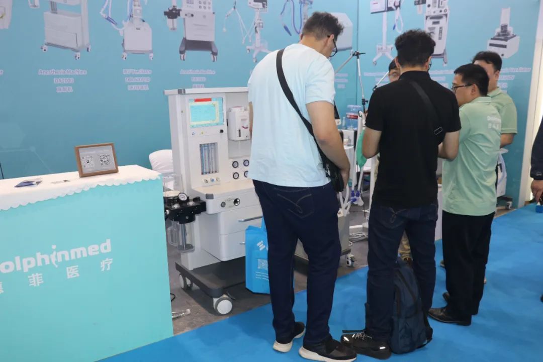 Dolphinmed's Critical Care Ventilator Takes Shanghai International Medical Equipment Exhibition by Storm!